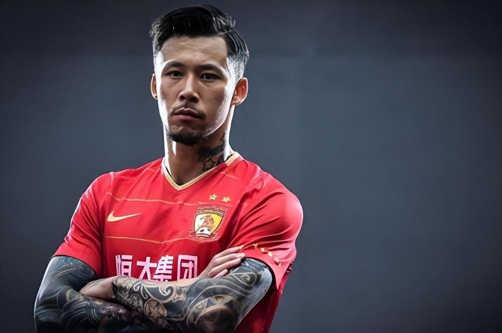 乐鱼体育-穆斯卡特胆子真大！上港与申花的德比战，依然敢让这位老将首发